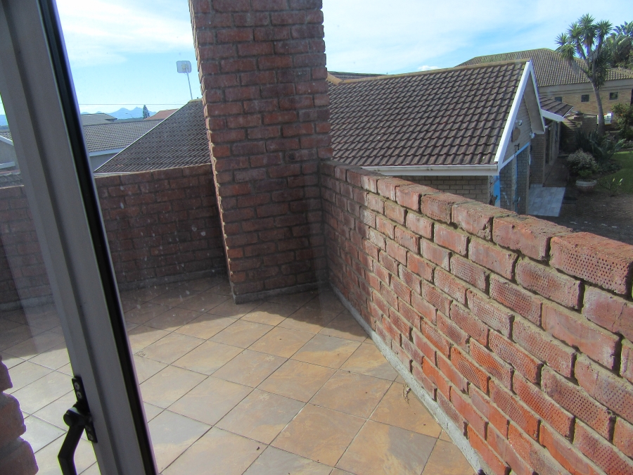 5 Bedroom Property for Sale in Fraaiuitsig Western Cape